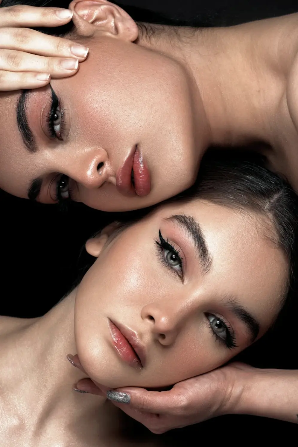 how to do winged eyeliner on hooded eyes
